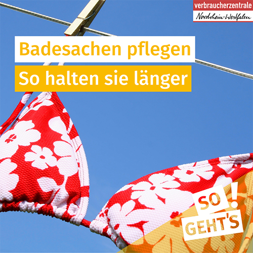 Bikini vor blauem Himmel an Wäscheleine