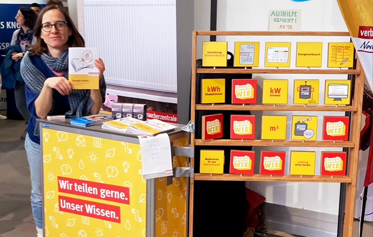 Aktionsstand der Verbraucherzentrale NRW zum Thema Energiewissen für junge Leute