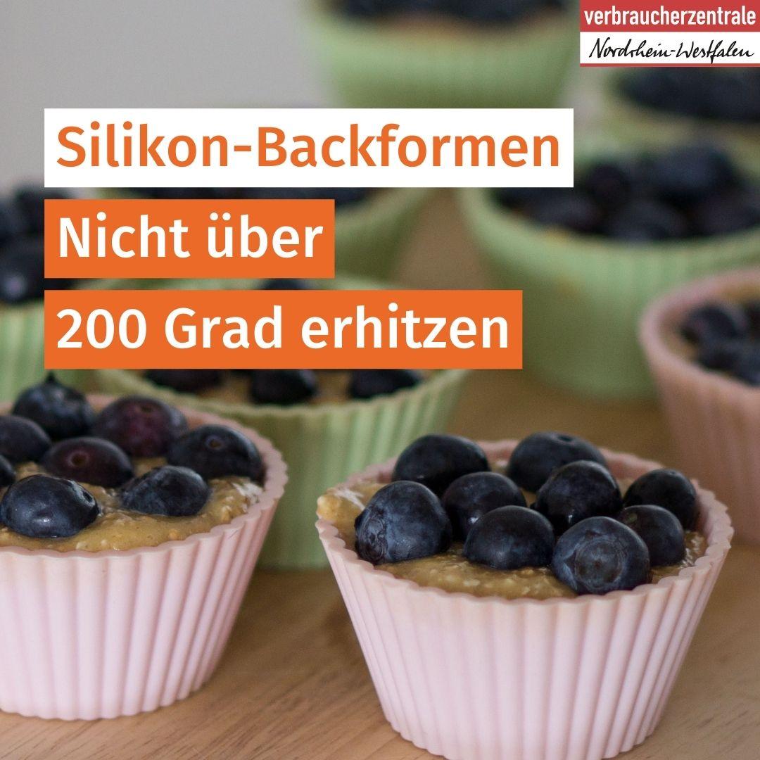 Blaubeertörtchen in kleinen Silikon-Formen