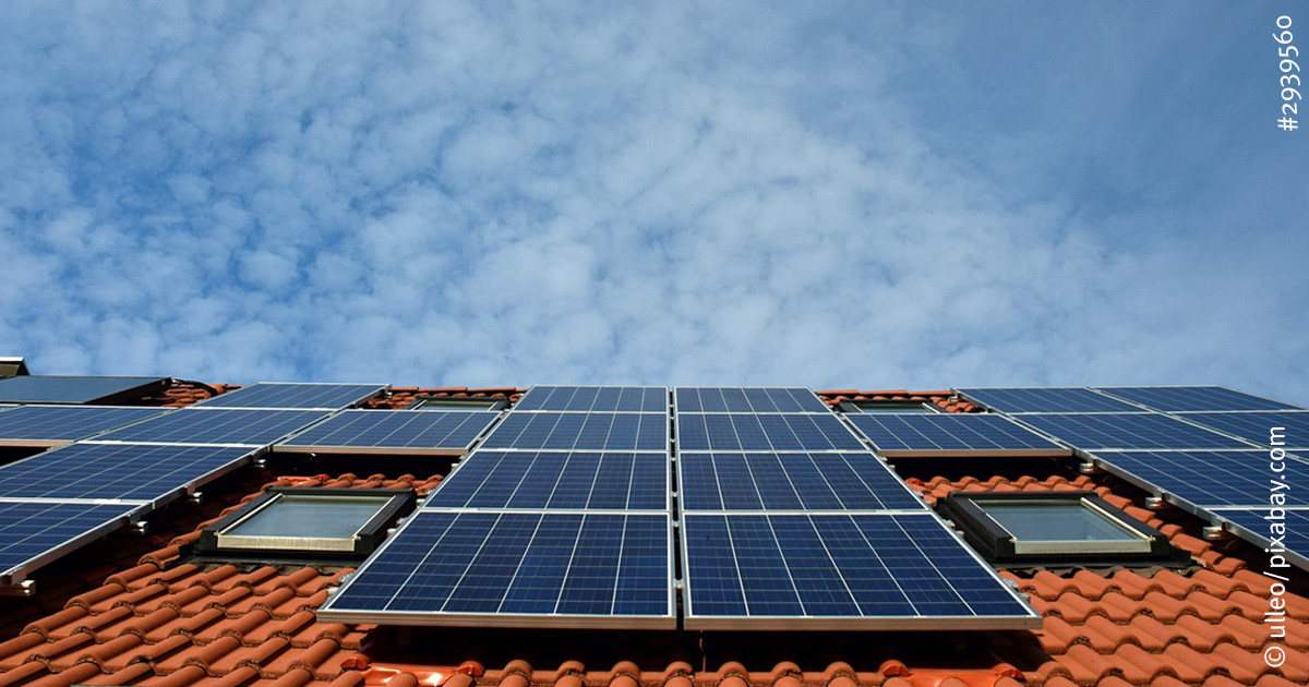 Eine Photovoltaikanlage auf einem Hausdach