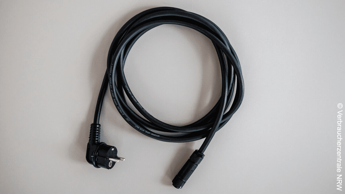 Kabel für ein Steckersolar-Gerät mit Schuko-Stecker