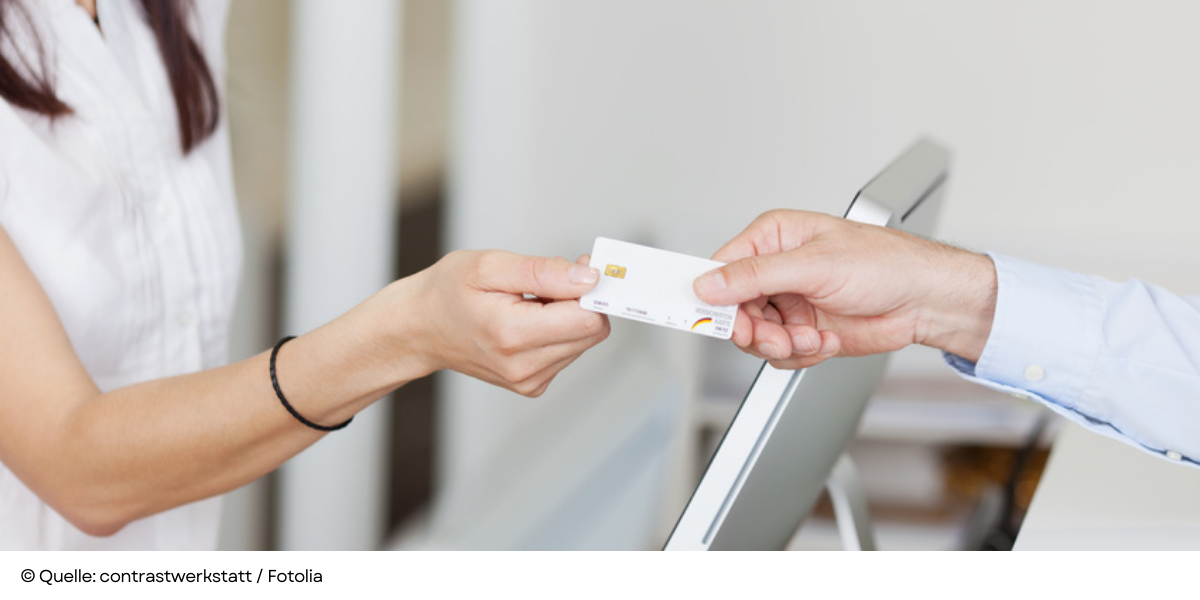 krankenversicherung-karte-praxis-41963794_s_contrastwerkstatt_fotolia_gemred_sm.jpg