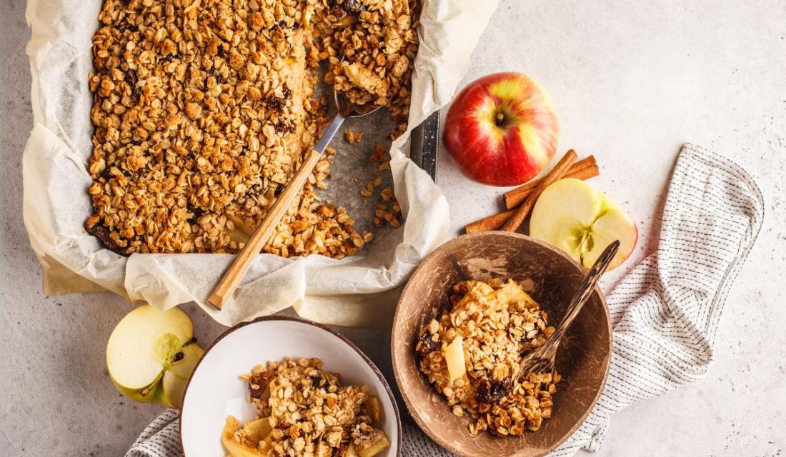 Eine Auflaufform mit Crumble