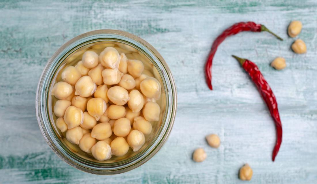Kichererbsen in einem Glas