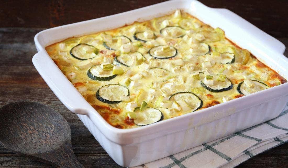 Gemuesegratin in einer Auflaufform