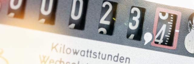 Nahaufnahme eines Stromzählers.