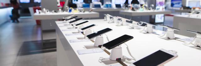 Handyshop mit Smartphones in der Auslage