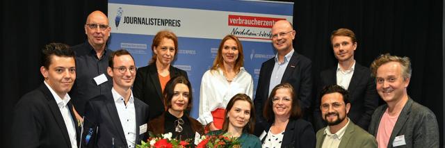 Gruppenbild mit Gewinnern und Jury