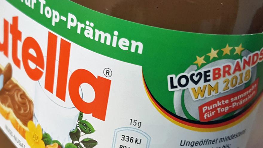Nutella-Glas mit Werbe-Banderole für Ferrero-Sammelaktion "Lovebrands"