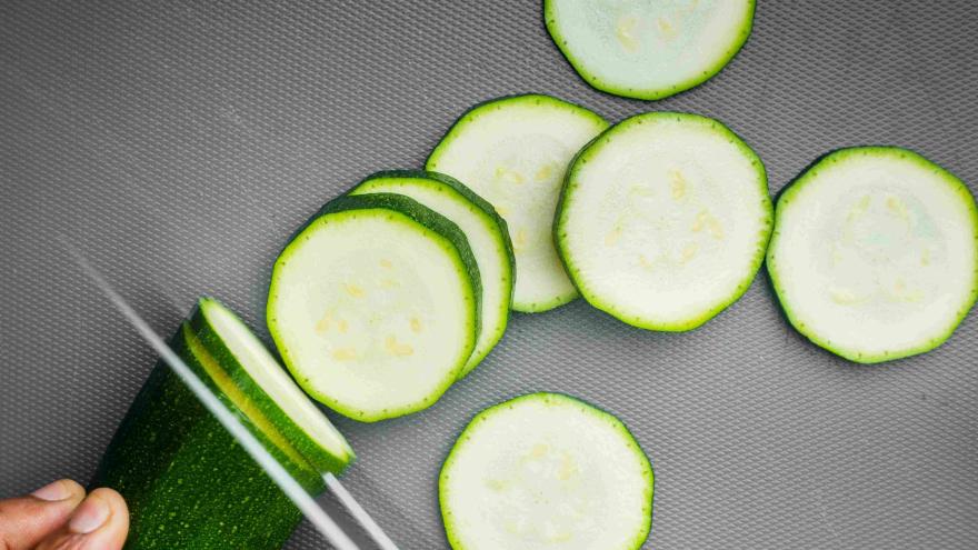 Nudeln mit Zucchini-Tomaten-Soße | Verbraucherzentrale NRW