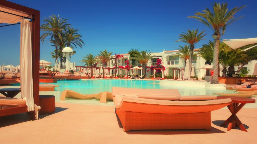 Hotel mit Pool