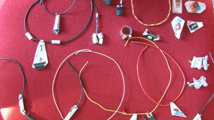 Schmuckstücke aus Elektroschrott