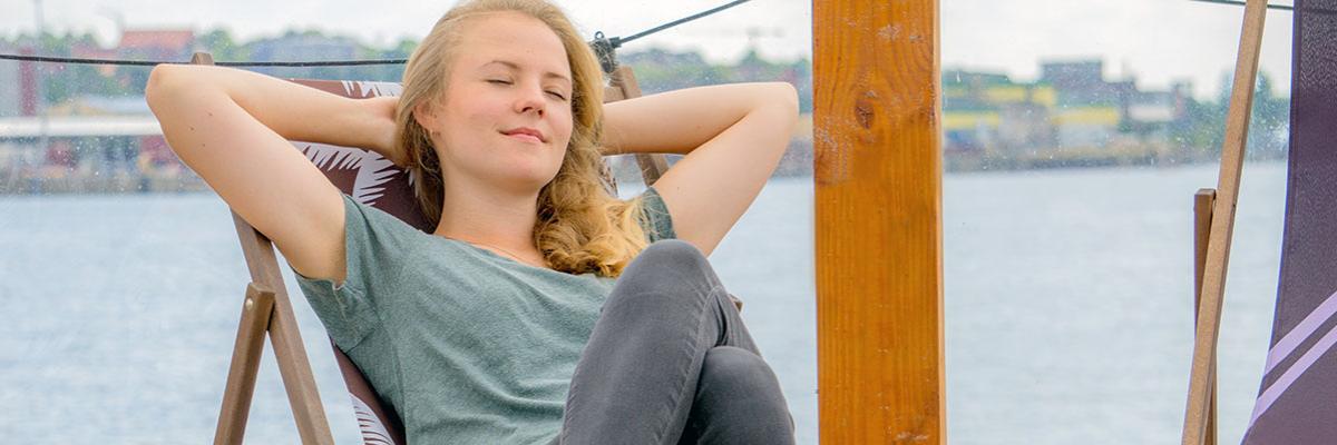 Laura wird volljährig, startet ins Berufsleben und übernimmt erstmals für alles selbst die Verantwortung.