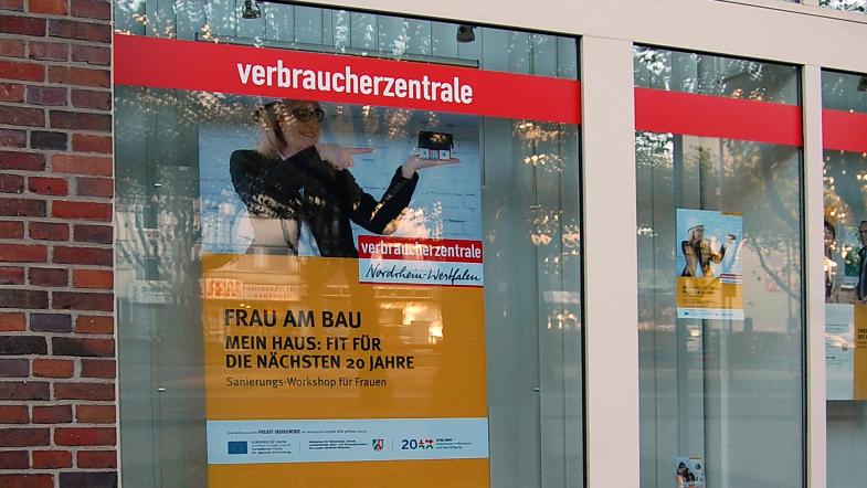 Frauenworkshop Verbraucherzentrale NRW Schaufenster mit Plakat