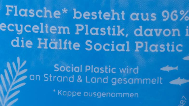 verpackung mit Aufschrift social plastic