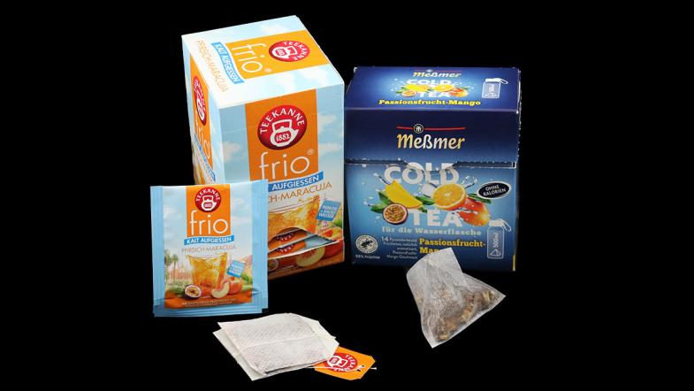Produkte vor schwarzem Hintergrund