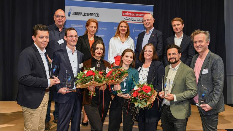 Gruppenbild mit allen Gewinnern und Jury
